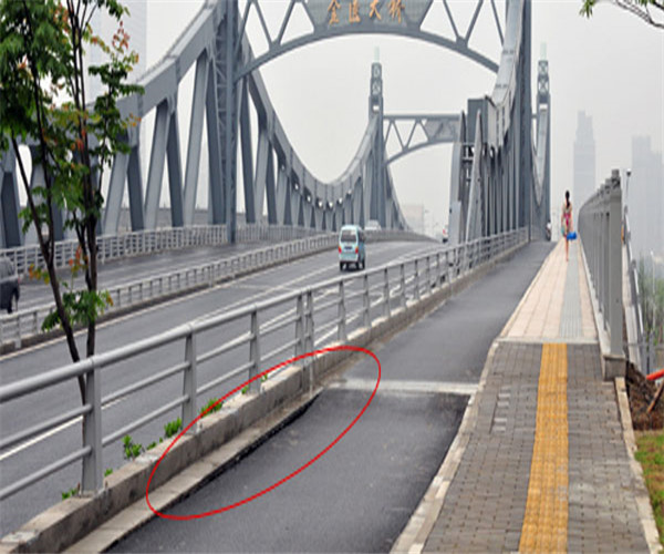 橋面裂縫修補.jpg